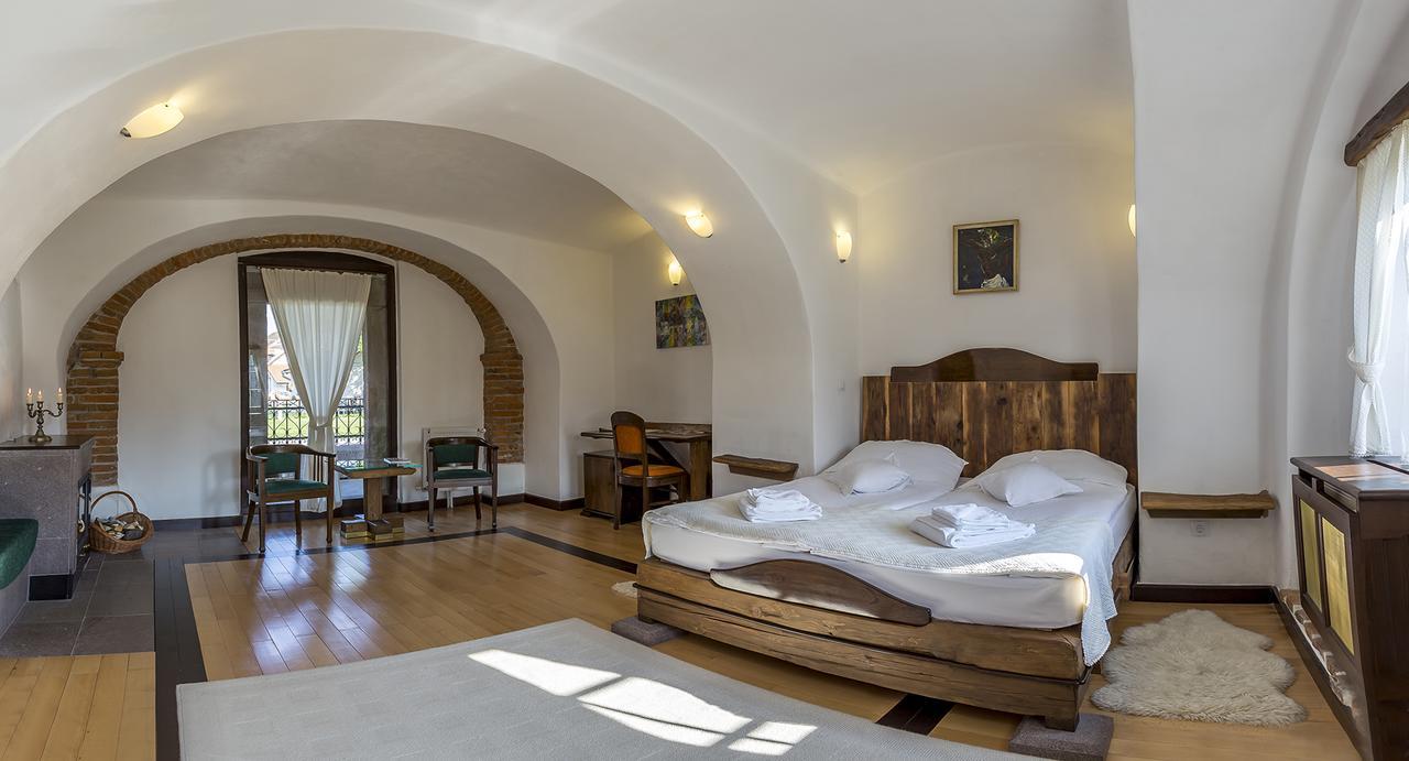 Castle Hotel Daniel Baraolt Buitenkant foto